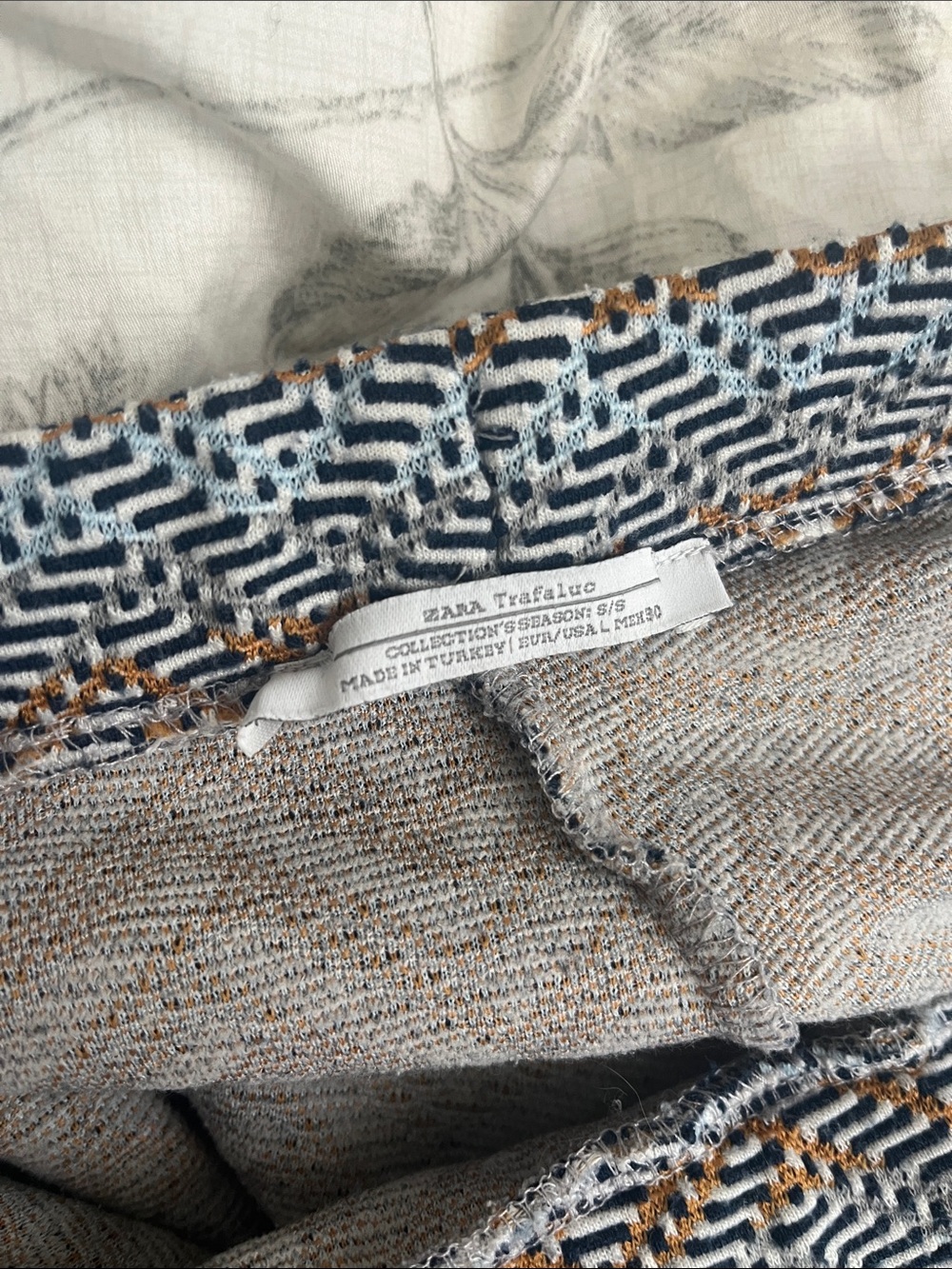 Zara Lightweight Blue Textured Women’s Casual Shorts - Picture 4 of 6